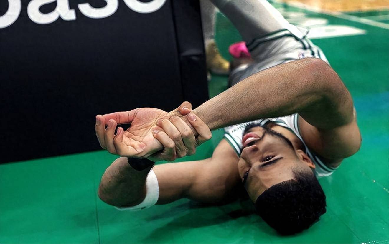 塔图姆在中国队比赛中锐不可当，败北引发热议！中国智慧体育