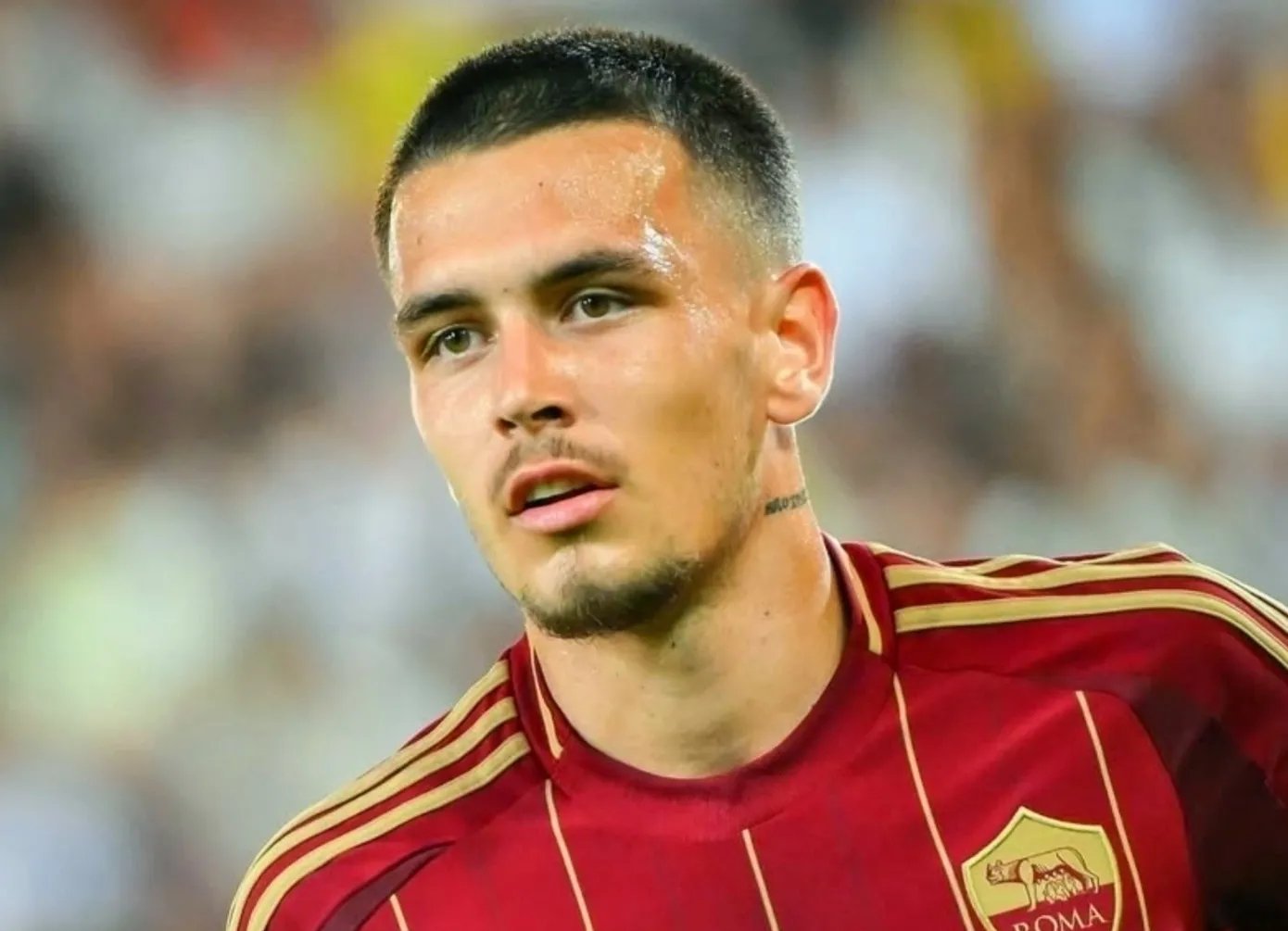 关于转会期社区盾传出新动向；巴黎圣日耳曼队长鼓劲；管理层表态：信心回归；阵容厚度经受考验的信息九游体育官网